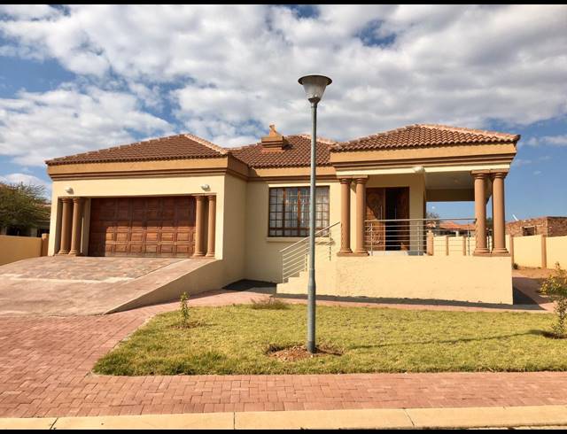 4 BEDROOM HOUSE FOR SALE IN EAGLES CREST